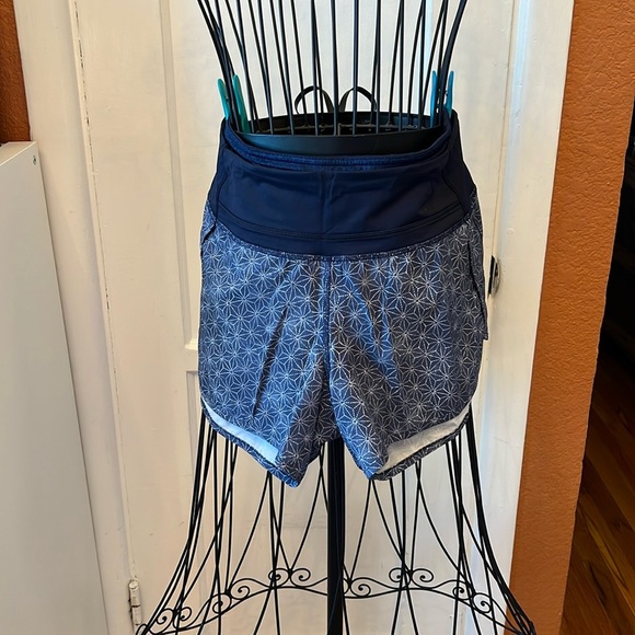 Lululemon Run Times Short-Size 8 - Picture 1 of 5